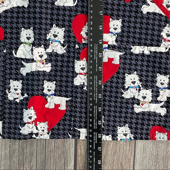 Scrub HQ Top Wonens Size S Medical Uniform Scrub Top Valentine Dogs & Hearts. - Picture 9 of 9